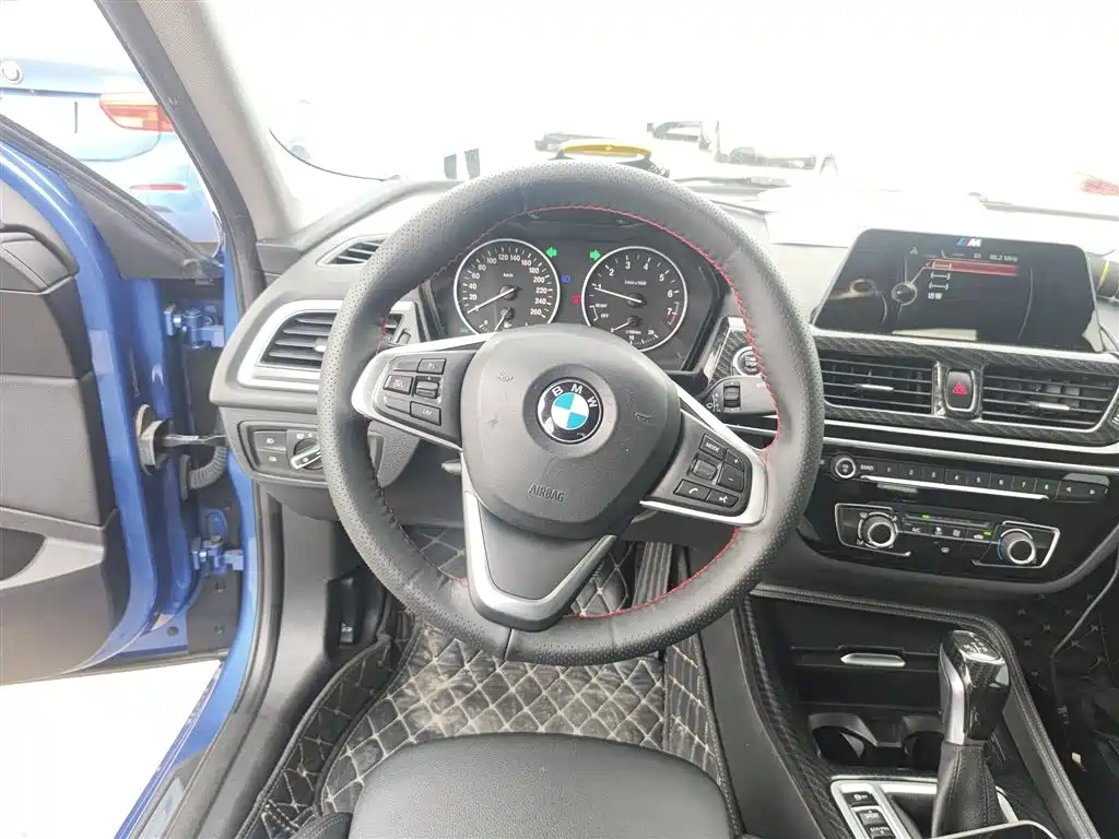 BMW 1 Series 2017 118i Sport фото 7