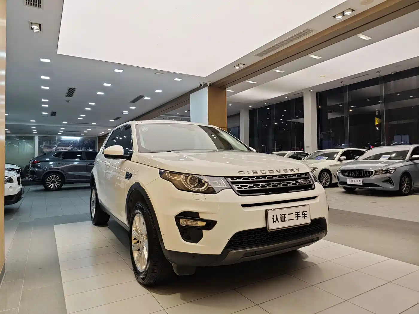Land Rover Discovery Sport 2019 240PS SE Edition China V фото 4
