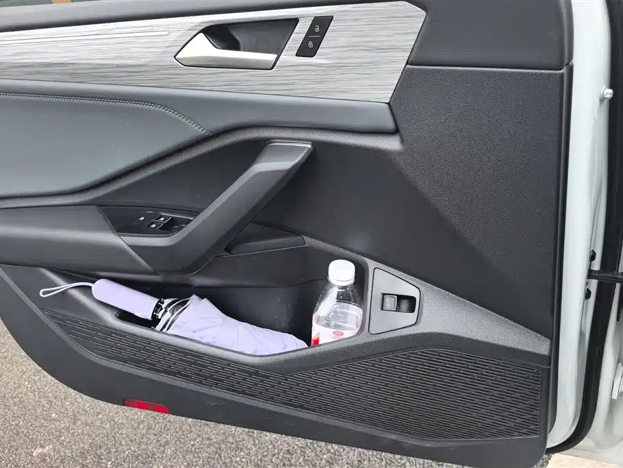 Volkswagen Sagitar 2025 Model Second Facelift 300TSI DSG Transcend Edition фото 7