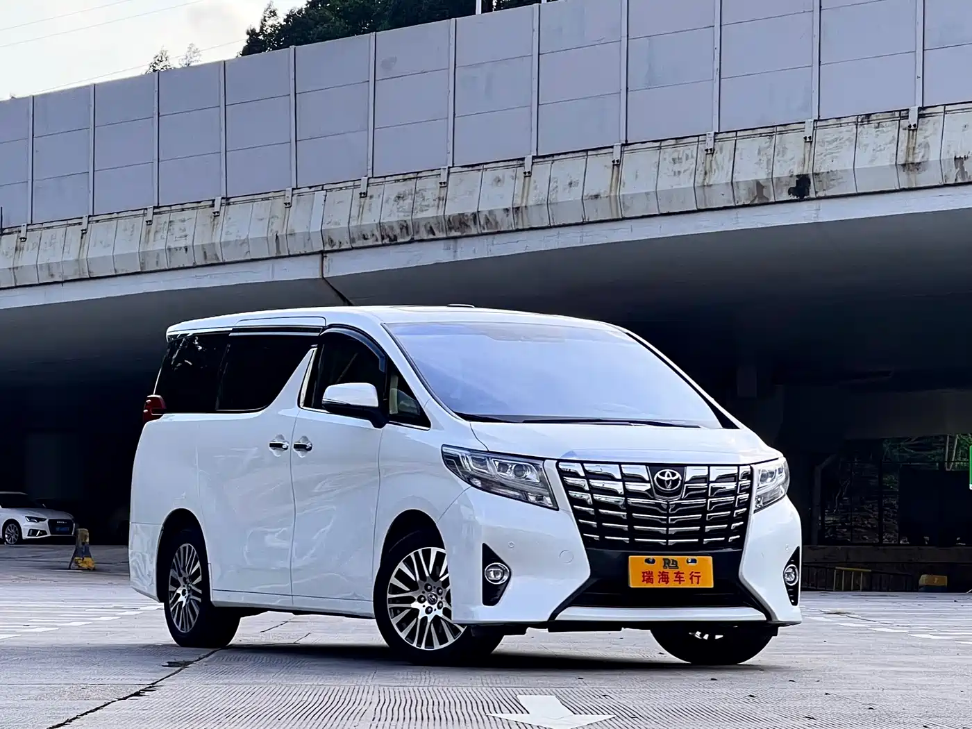 Toyota Alphard 2015 3.5L Luxury Edition фото 3