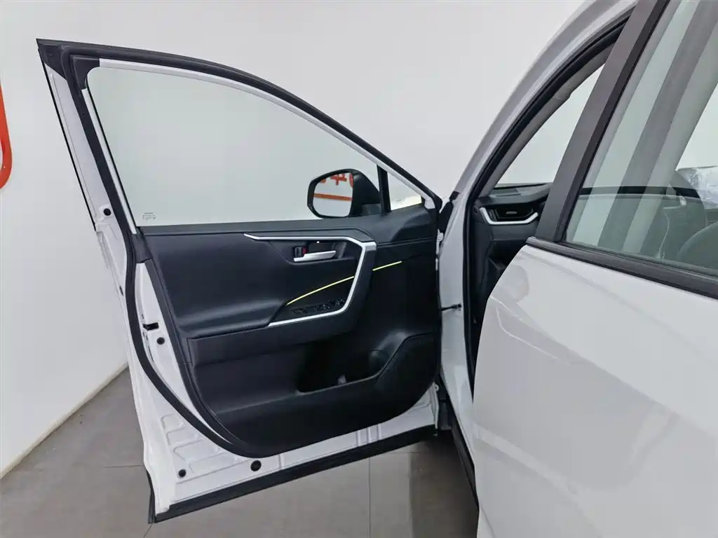 Toyota Wildlander 2023 Hybrid 2.5L E-CVT FWD Luxury PLUS Edition фото 8