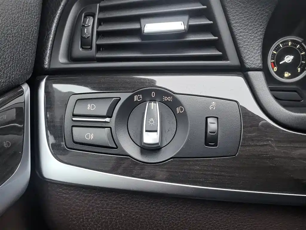 BMW 5 Series 2014 525Li Luxury Design Package фото 21