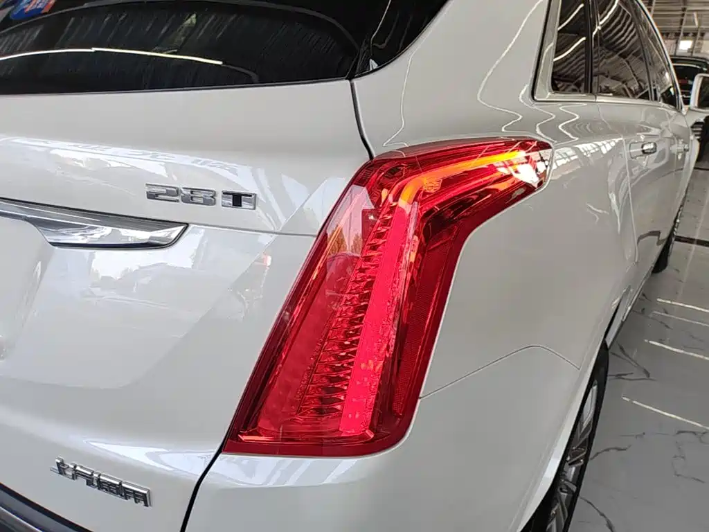 Cadillac XT5 2016 2016 28T AWD Luxury Model