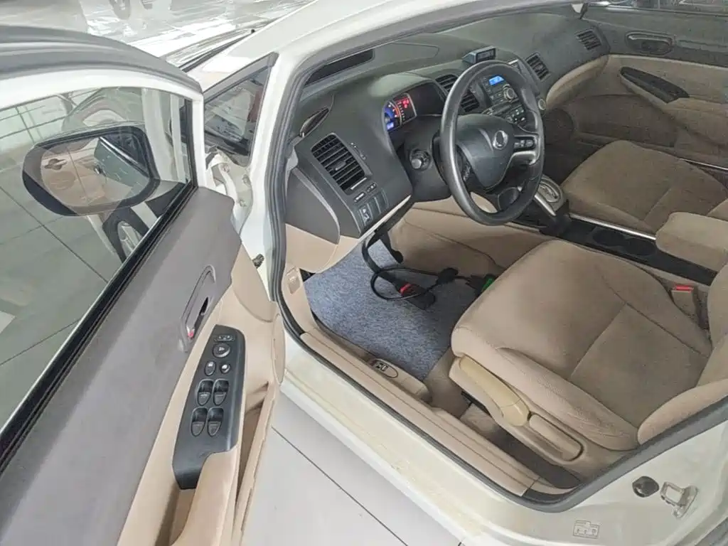 CIIMO CIIMO 2015 2015 1.8L Automatic Comfort Edition