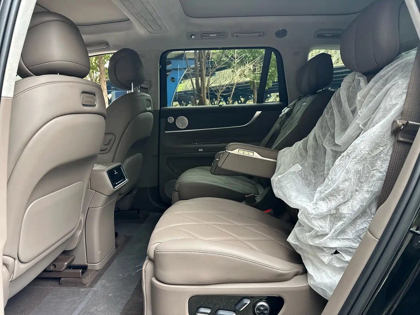 AITO Wenjie AITO M9 2025 Extended Range Ultra 52kWh 6-Seater фото 11