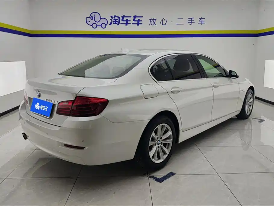 BMW 5 Series 2017 520Li Classic Edition фото 3
