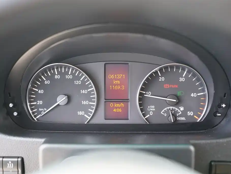 Mercedes-Benz Sprinter 2016 2014 Model 2.1T Excellent Travel Medium Wheelbase