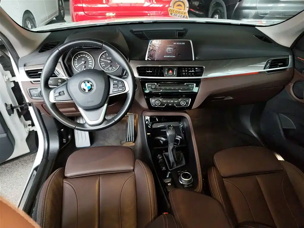 BMW X1 2018 xDrive20Li Premium Model фото 9