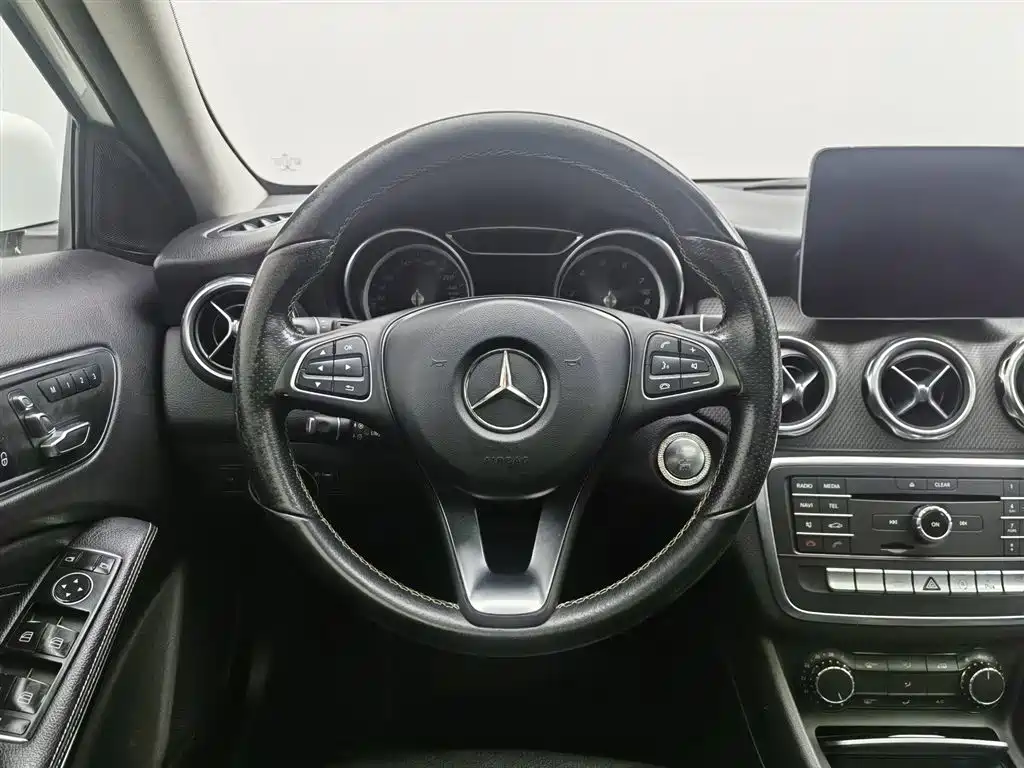 Mercedes-Benz GLA 2017 GLA 200 Dynamic фото 11