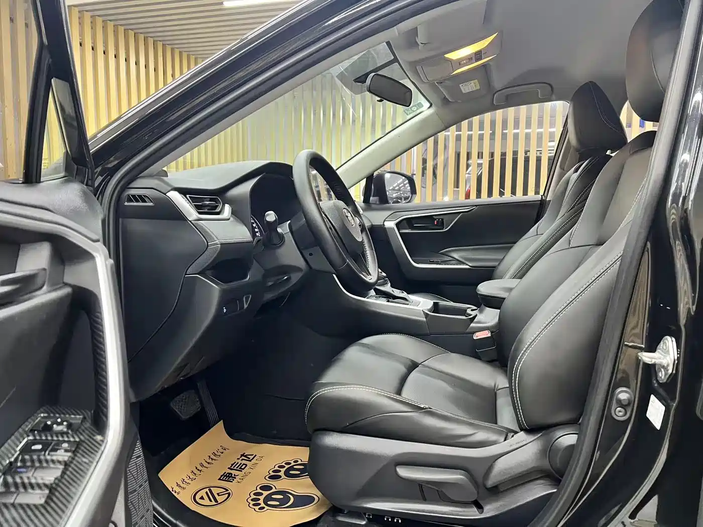 Toyota Wildlander 2020 2.0L CVT FWD Leading Edition фото 4