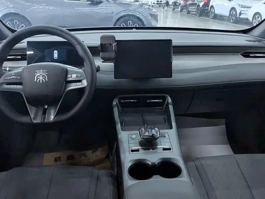 BYD Qin PLUS 2025 DM-i Smart Drive 55KM Leader фото 11