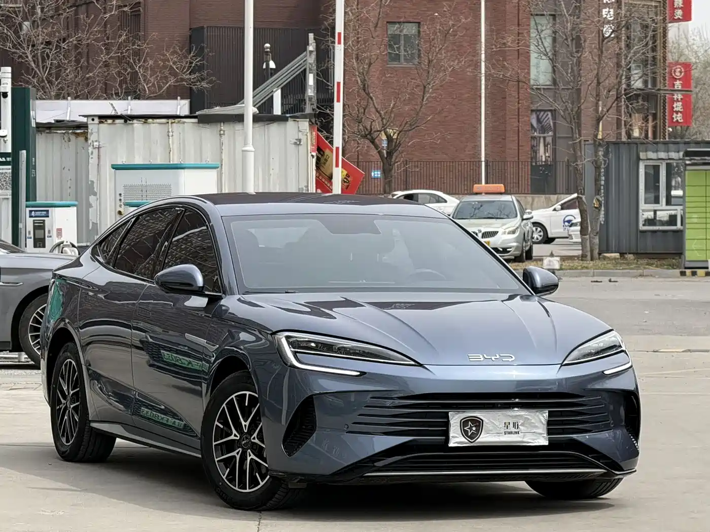 BYD Seal 2024 Glory Edition DM-i 1.5L 121km Elite фото 3