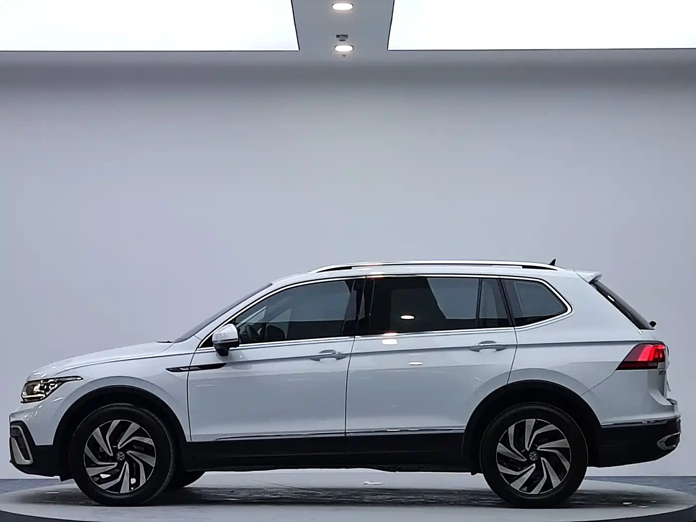 Volkswagen Tiguan L 2023 280TSI 2WD Trend Limited Edition фото 6