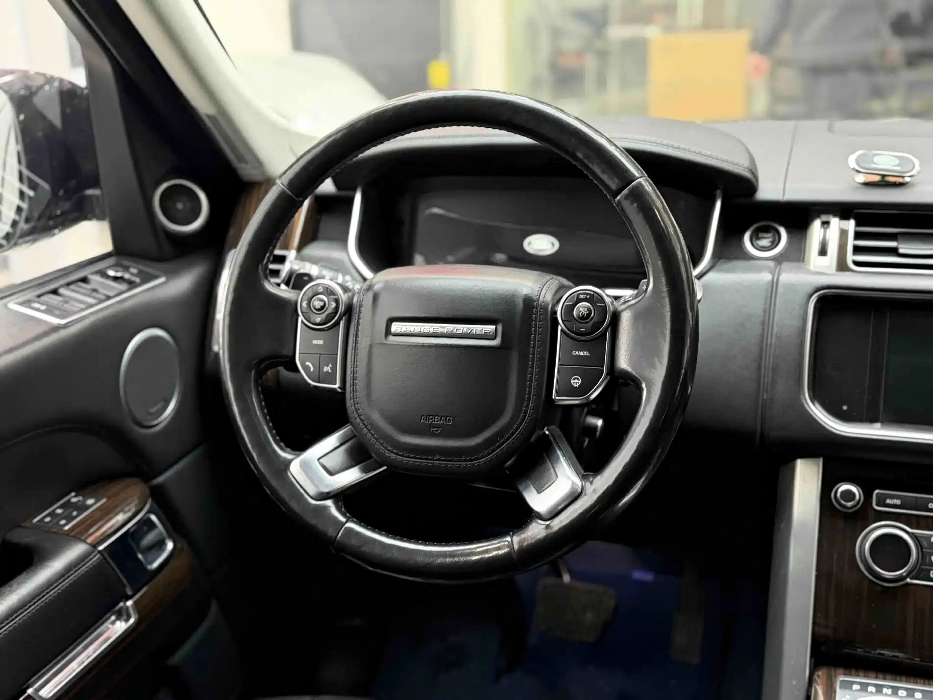 Фото 9 - Land Rover Range Rover