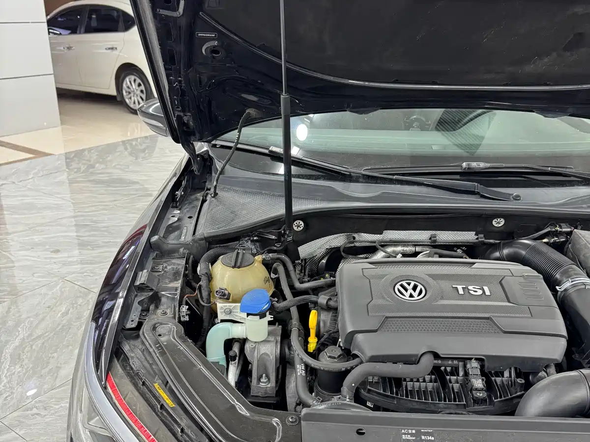 Volkswagen Passat 2017 330TSI DSG Prestige фото 14