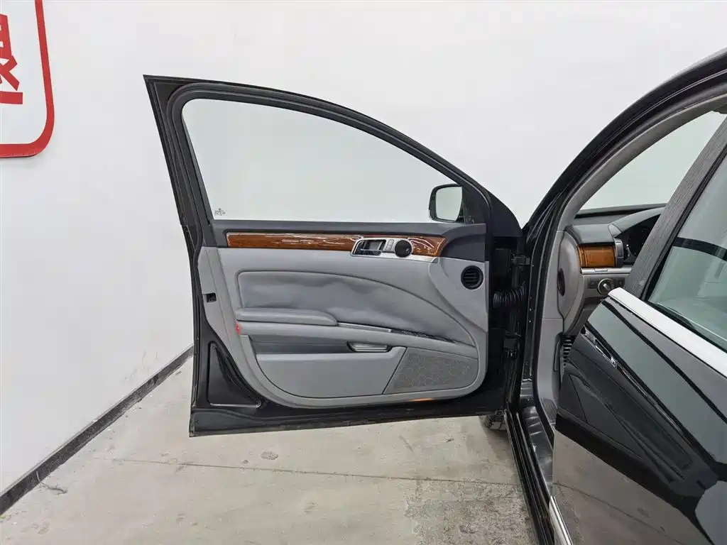 Volkswagen Phaeton 2009 Model 3.6L V6 5-seat Extended Comfort фото 8