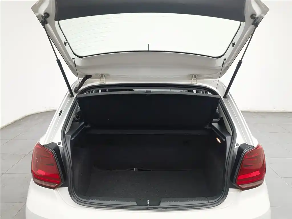 Volkswagen Polo 2016 1.4L Automatic Trend фото 16