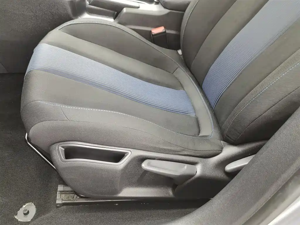 Peugeot 308 2018 1.6L Auto Luxury Edition фото 20