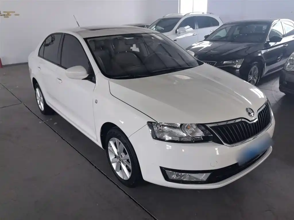 Škoda Rapid 2016 1.6L Manual Pioneer Edition фото 4