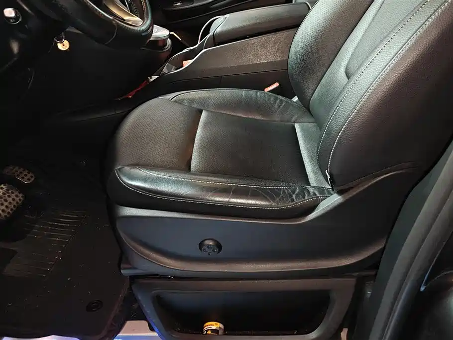 MERCEDES-BENZ V CLASS