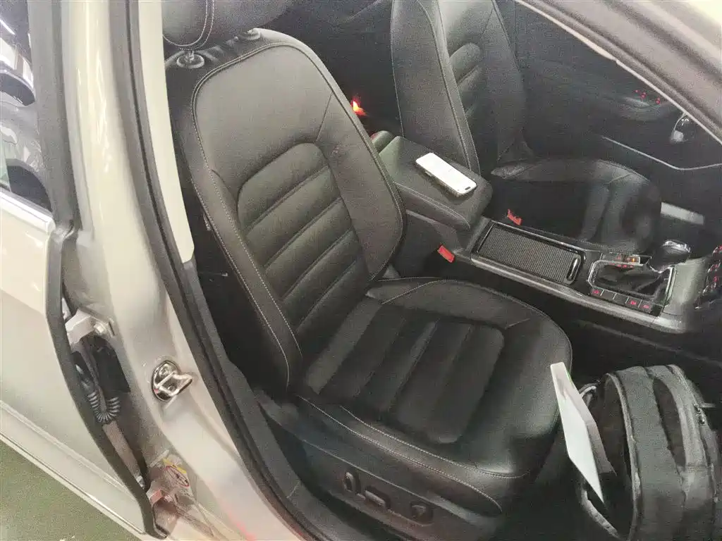 Volkswagen Passat 2016 330TSI DSG Honor Edition фото 20