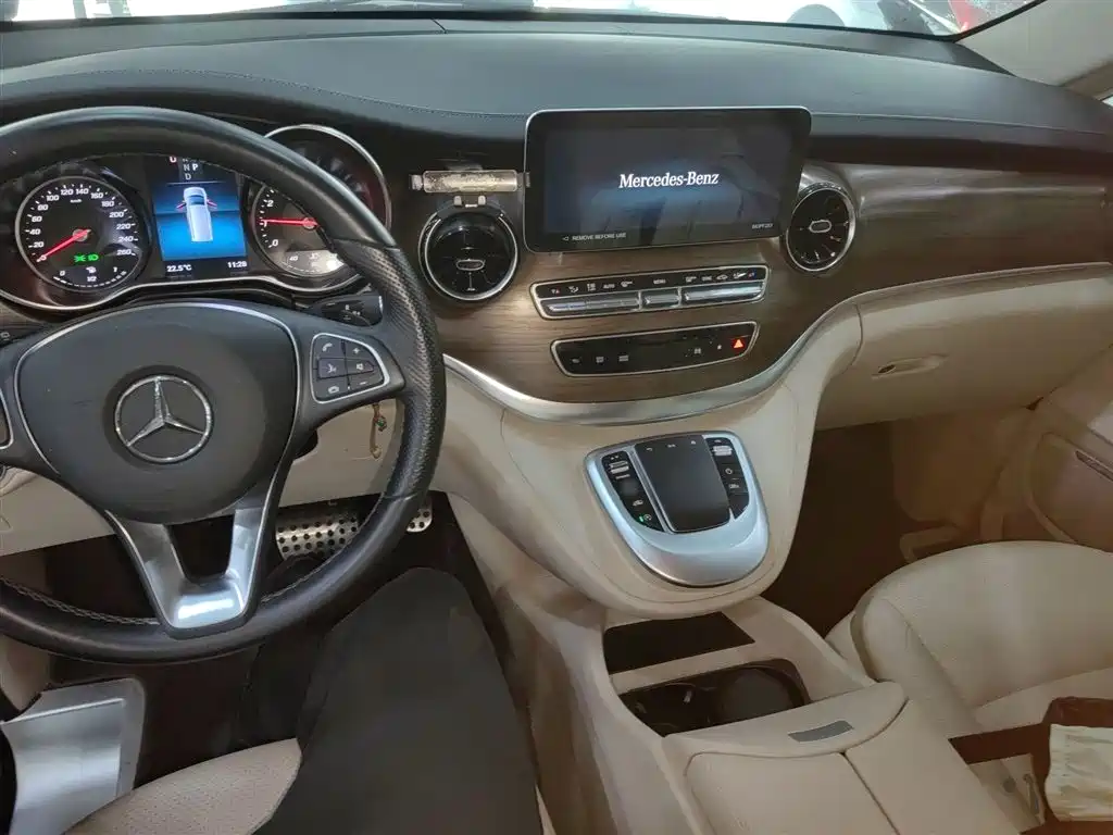 Mercedes-Benz V-Class 2021 V 260 Premium Edition фото 6