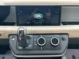 Photo 14 - Land Rover Defender