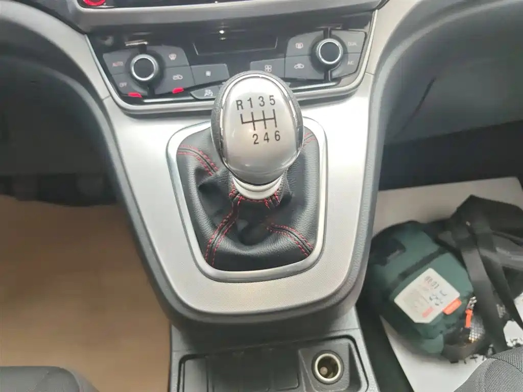 Haval M6 2019 1.5T Manual 2WD Urban Type China VI фото 10