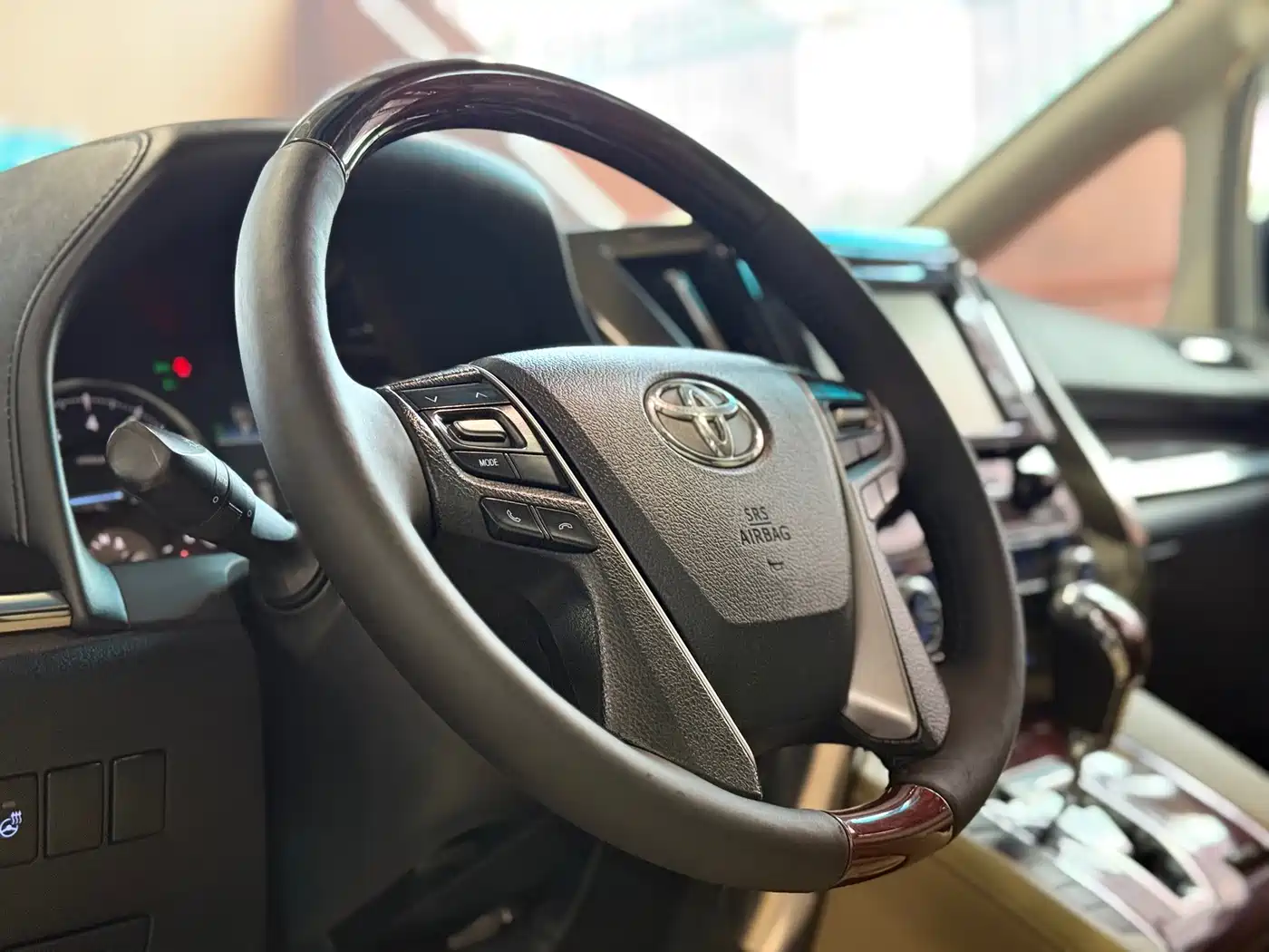 صورة 6 - Toyota Alphard