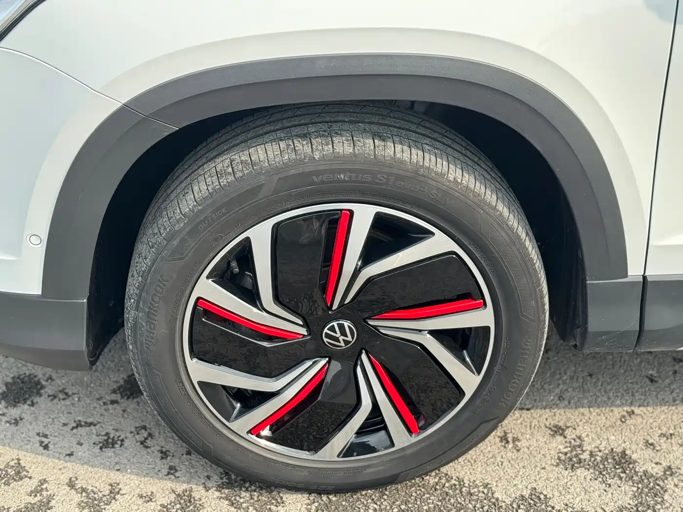 Volkswagen Tharu 2024 300TSI 2WD Moon Premium Edition фото 9