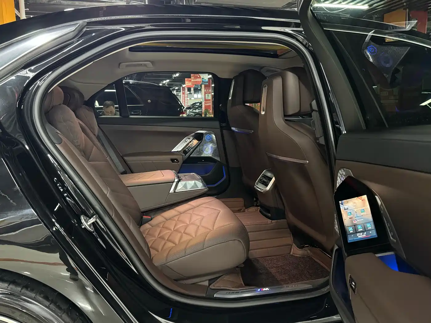 BMW 7 Series 2023 Model 735Li M Sport Package фото 19
