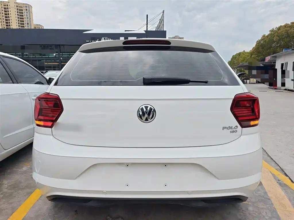 Volkswagen Polo 2019 Plus 1.5L Automatic Panorama Enjoyment Edition фото 4