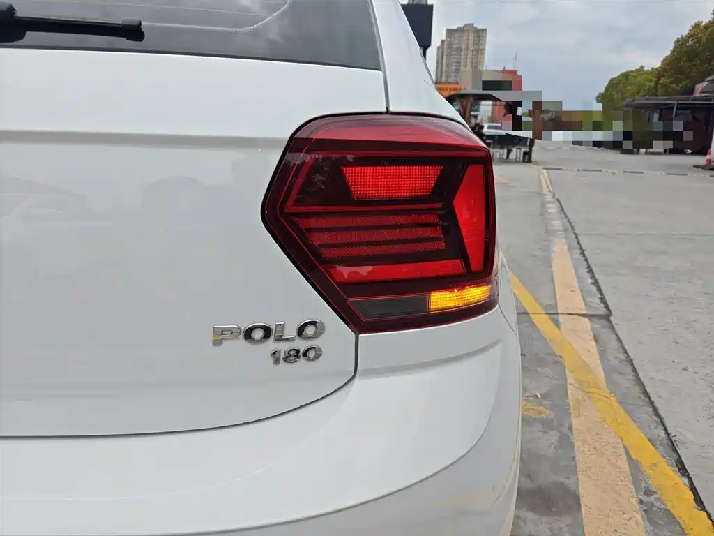 Volkswagen Polo 2019 Plus 1.5L Automatic Panorama Enjoyment Edition фото 24
