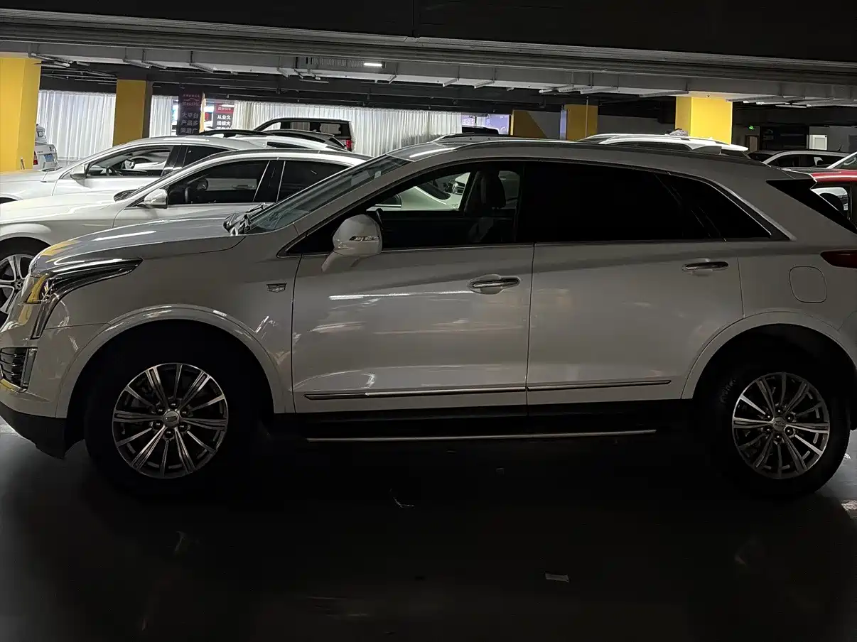Cadillac XT5 2017 2016 25T Luxury Model