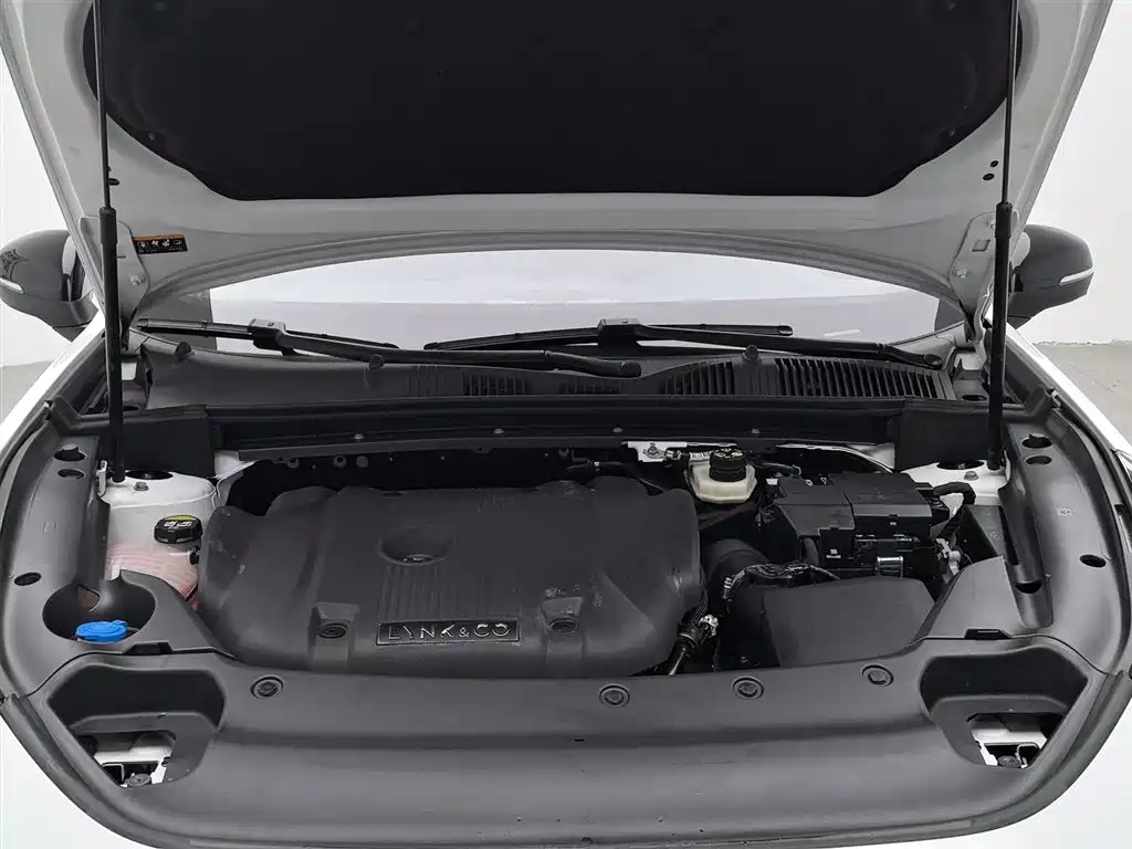 Lynk & Co 02 Hatchback 2022 2.0TD Plus фото 6