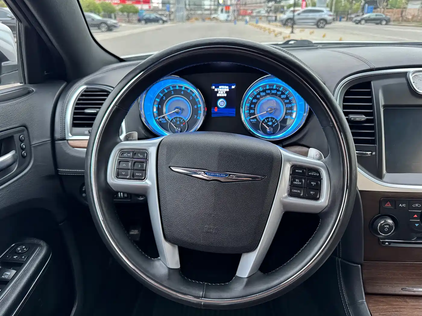 Chrysler 300C (Import) 2014 3.0L Excellence Edition фото 13