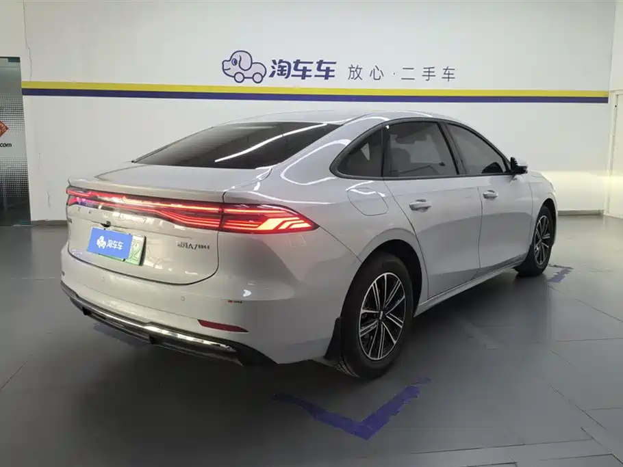 Geely Galaxy Galaxy A7 2025 EM-i 70km Luxury Edition фото 3