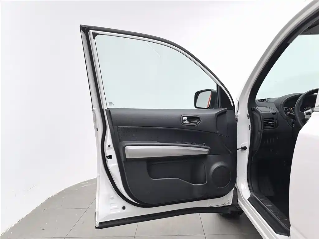 Dongfeng Fengdu MX6 2015 2015 2.0L CVT 2WD Dream Edition
