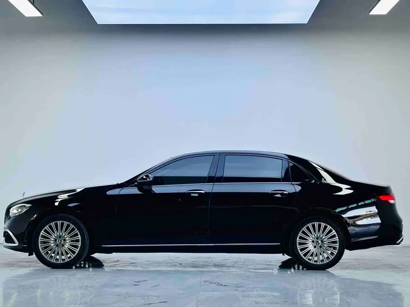 Mercedes-Benz E-Class 2021 E 300 L Luxury фото 2