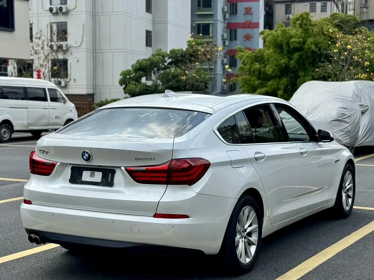 BMW 5 Series GT 2015 528i Luxury фото 13