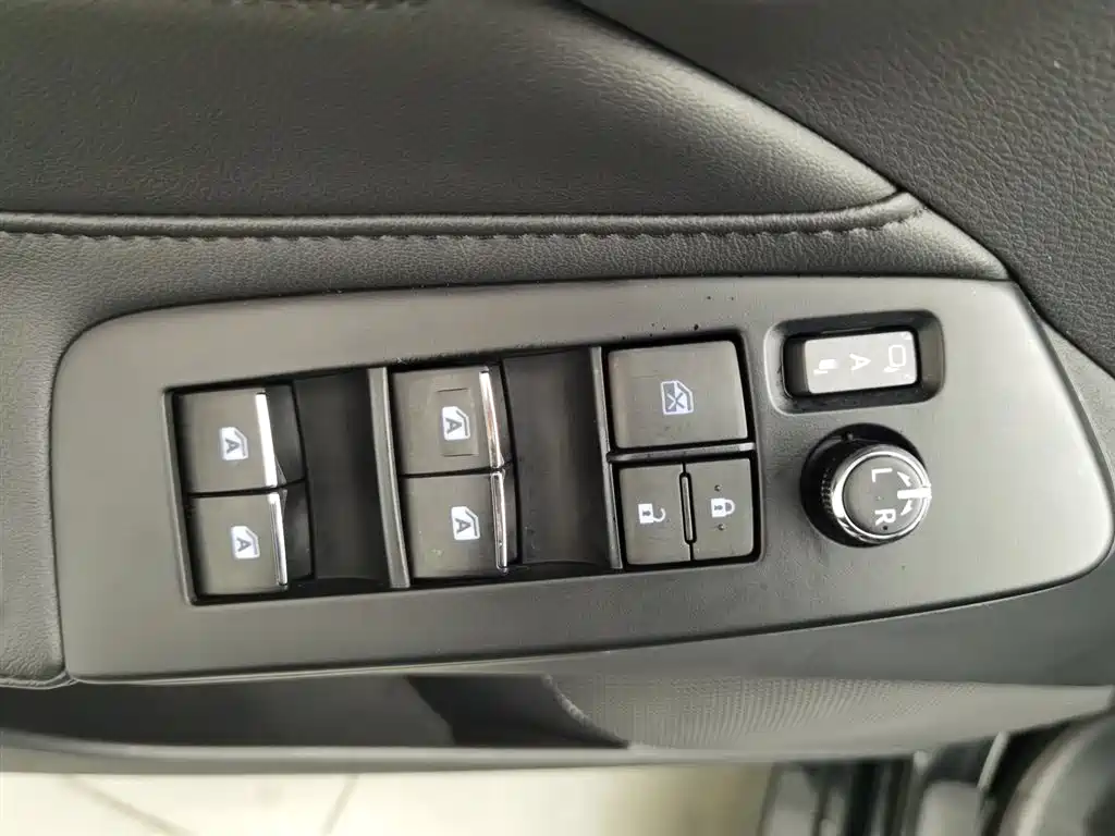 Toyota Avalon 2023 Hybrid 2.5L Luxury Edition фото 9