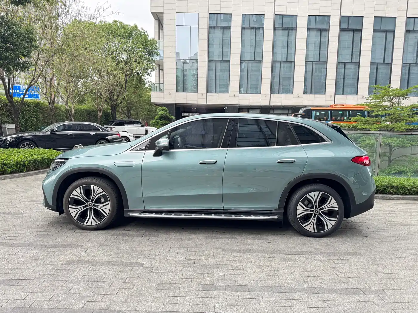 MERCEDES-BENZ EQE SUV