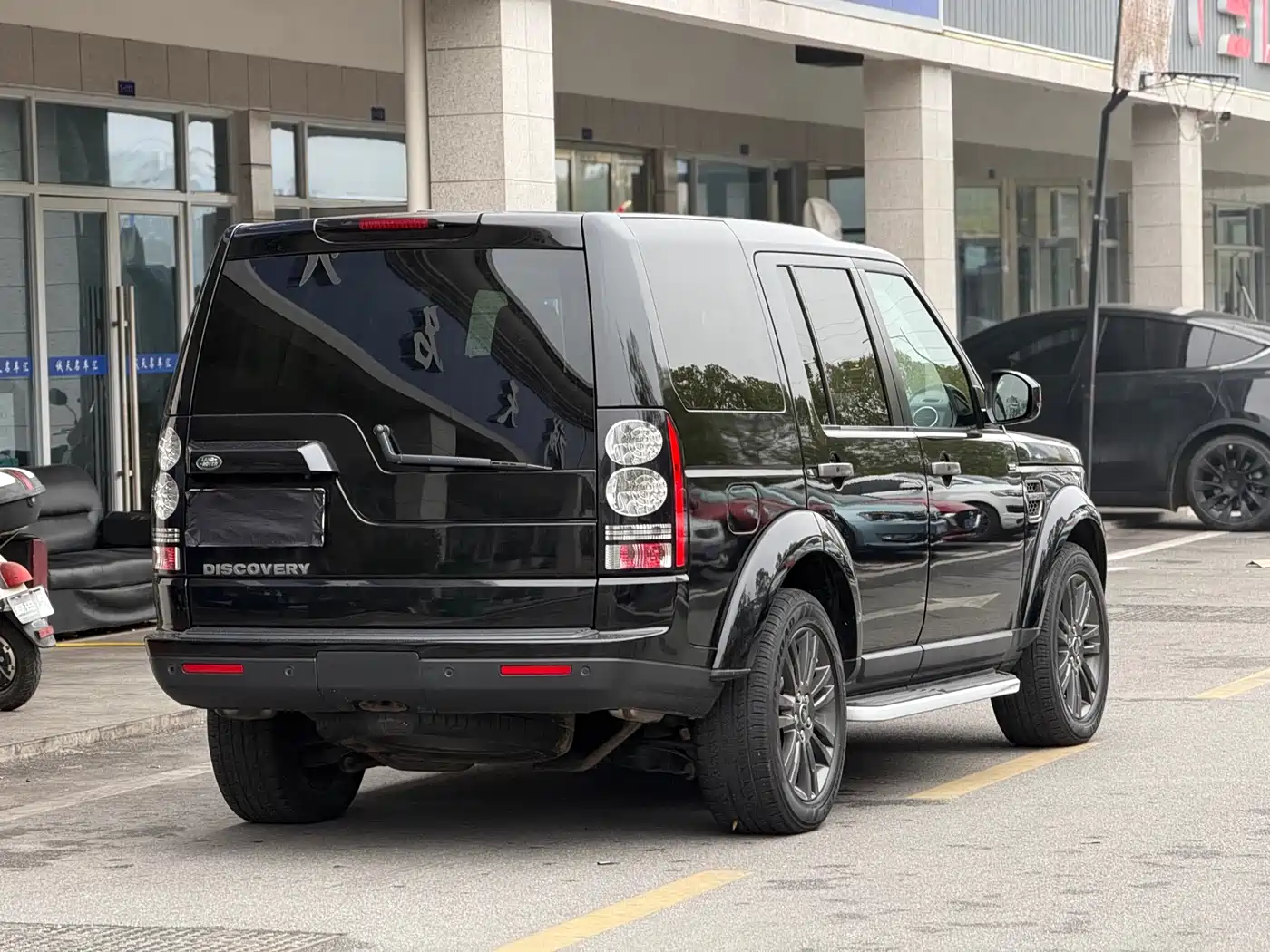 Land Rover Discovery 2015 3.0 SC V6 SE фото 15