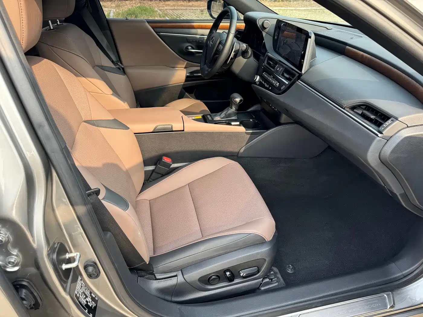 Фото 8 - Lexus ES