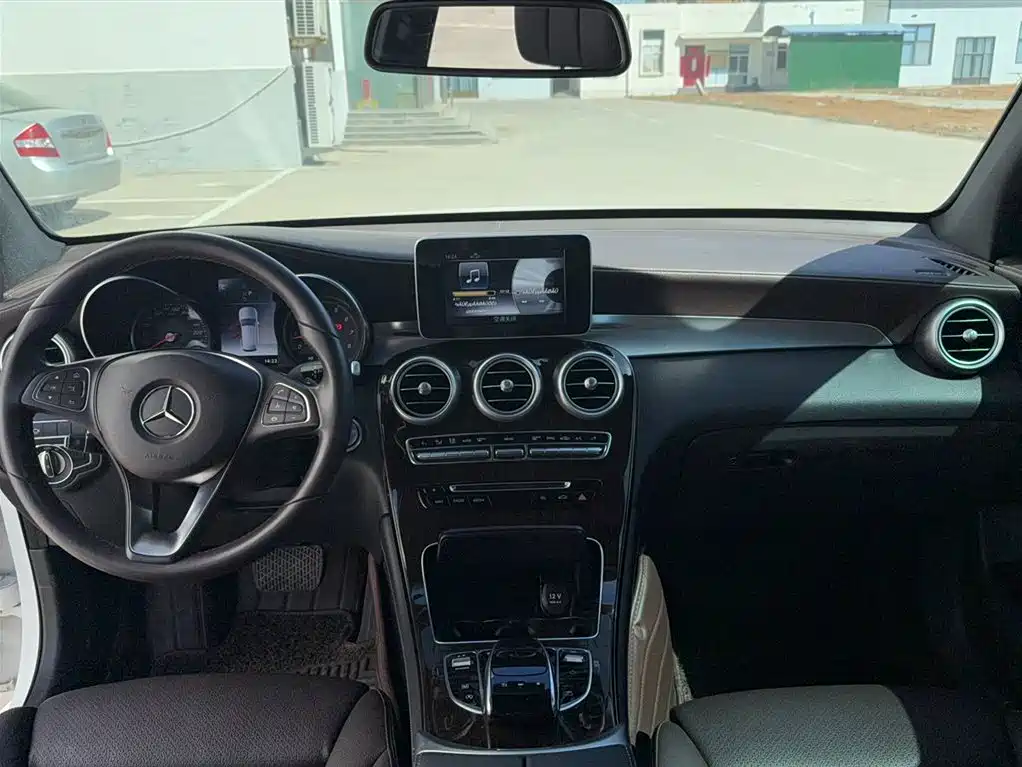 Mercedes-Benz GLC 2019 Facelift GLC 260 L 4MATIC Luxury фото 13