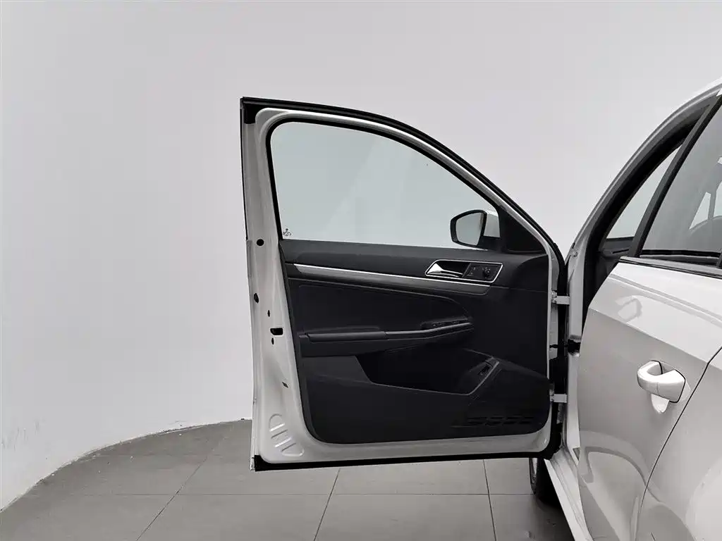 Volkswagen Lavida 2015 230TSI DSG Comfort Edition фото 8