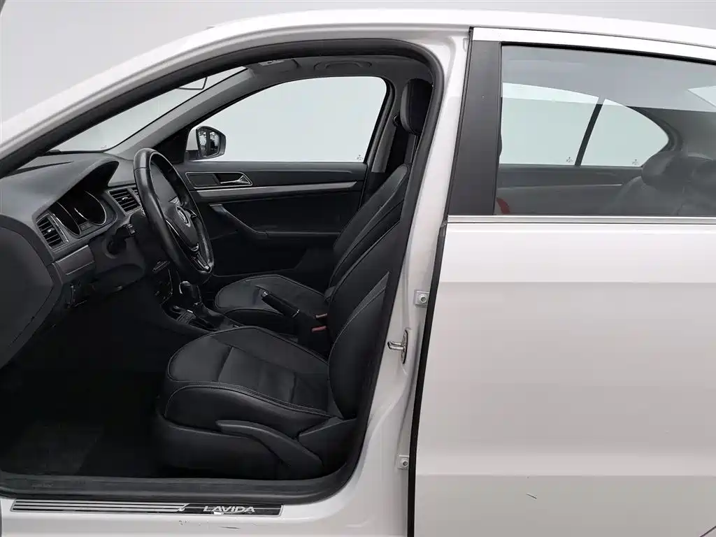 Volkswagen Lavida 2015 230TSI DSG Comfort Edition фото 10