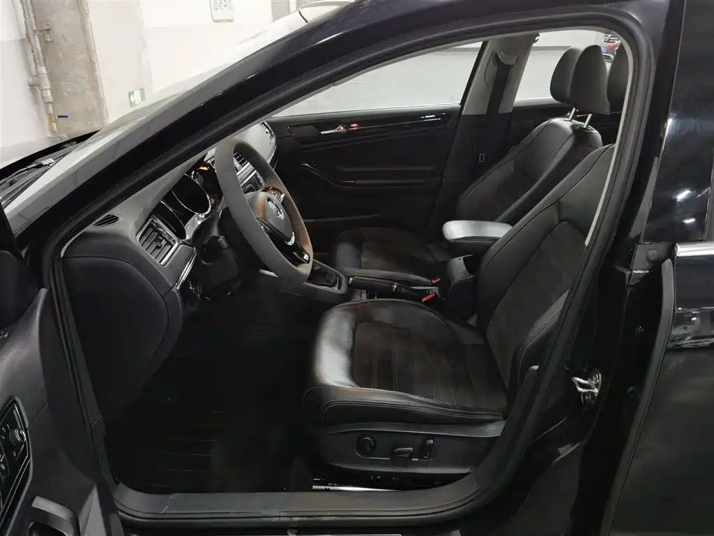 Volkswagen Sagitar 2018 280TSI DSG Luxury фото 10