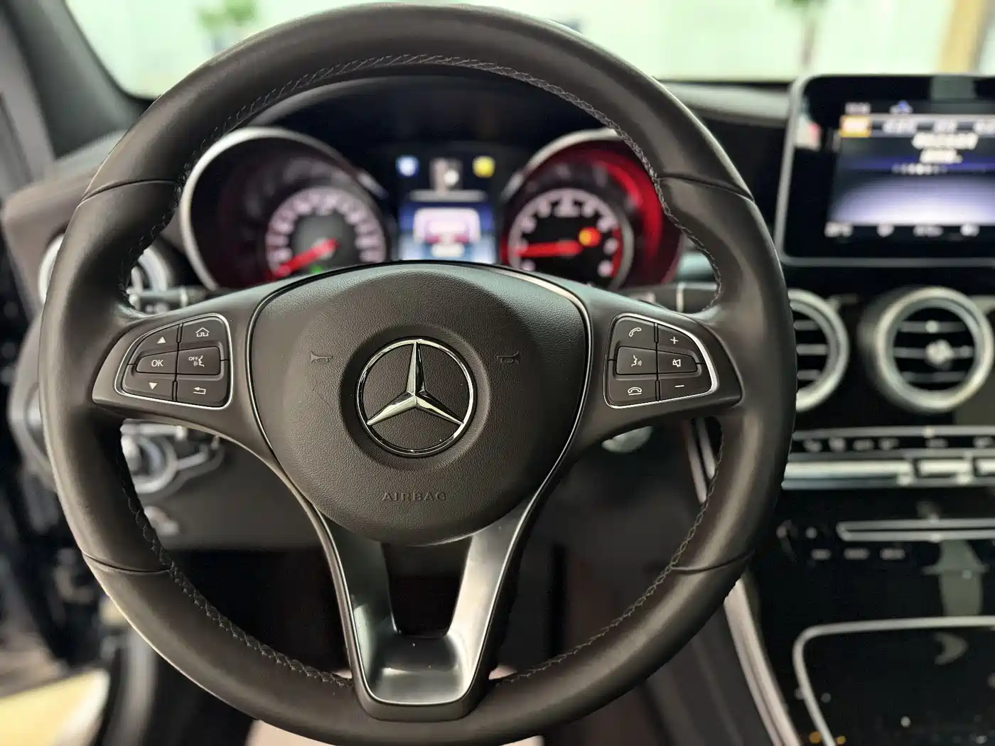 Mercedes-Benz GLC 2019 Facelift GLC 260 L 4MATIC Luxury фото 13