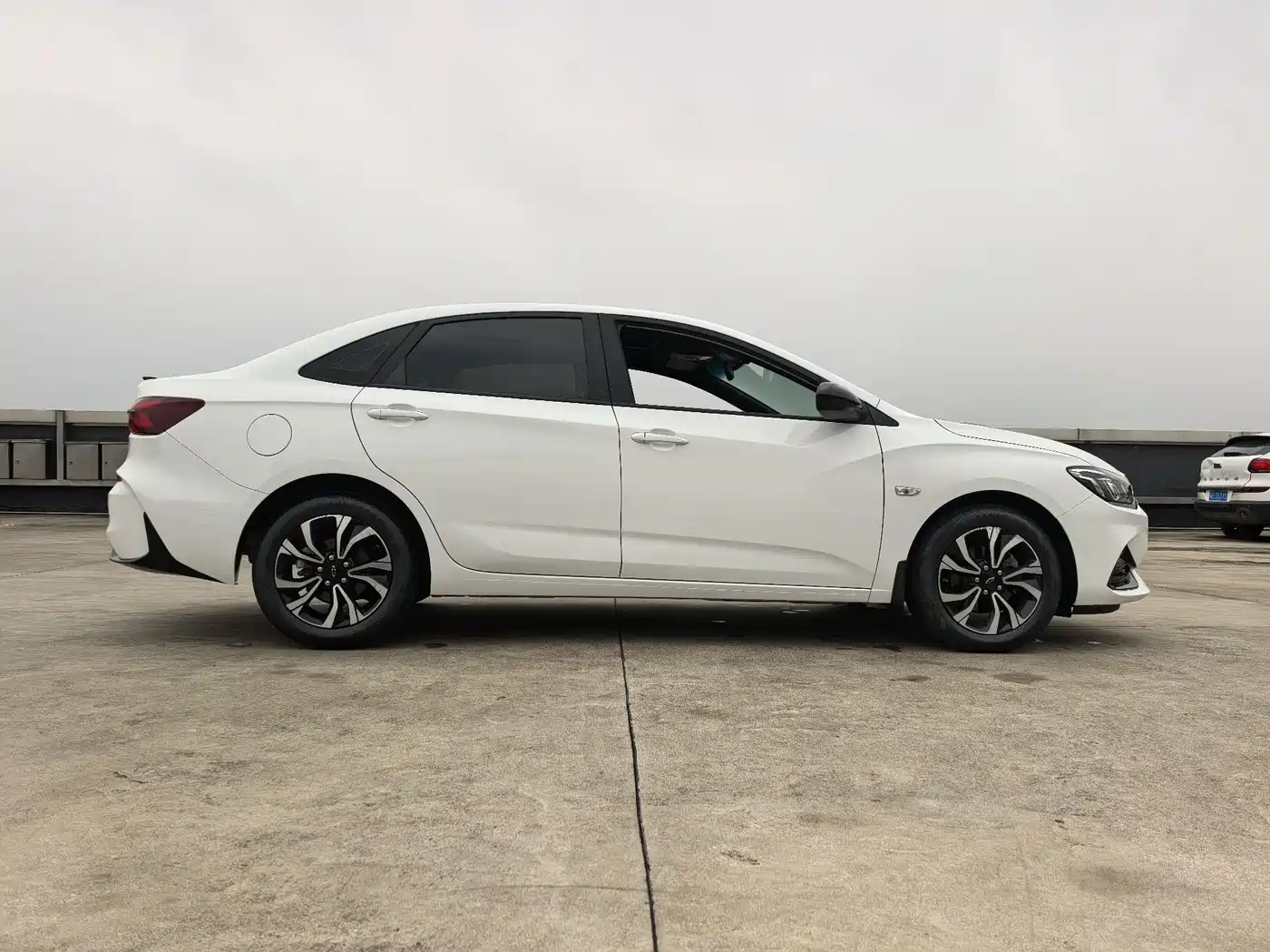 Chevrolet Monza 2019 RS 330T Auto Smooth Edition China VI фото 12